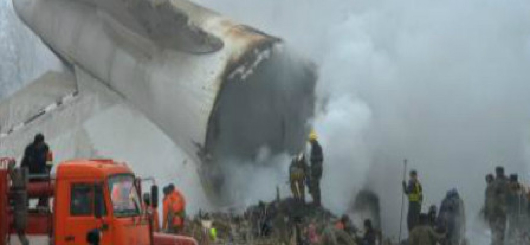 Avião cai no Quirguistão e mata pelo menos 37 pessoas