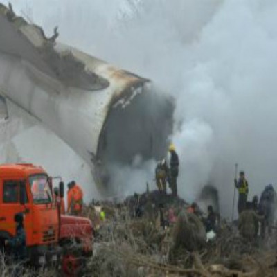 Avião cai no Quirguistão e mata pelo menos 37 pessoas
