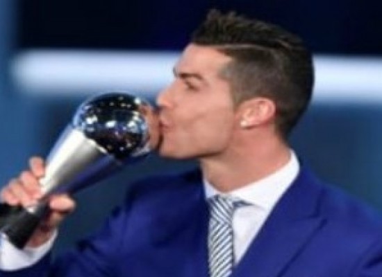 Cristiano Ronaldo é eleito pela Fifa melhor jogador do mundo de 2016