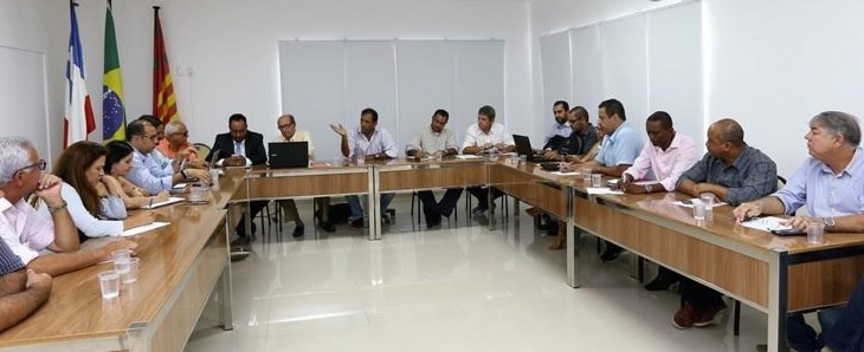 Em Ilhéus, prefeito Mário Alexandre reúne secretariado e define corte de gastos