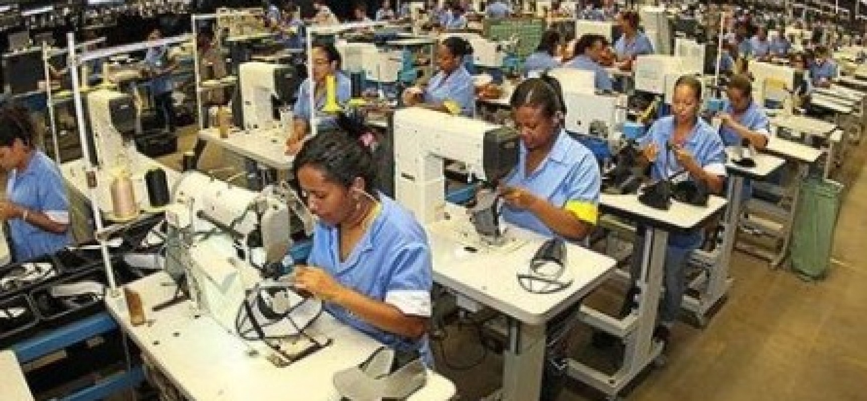 Indústria brasileira acumula queda de mais de 7%