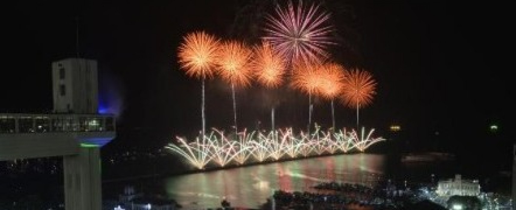 Noite da virada leva público recorde de 500 mil pessoas ao Réveillon de Salvador