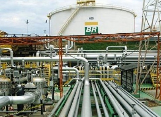 Petrobras anuncia redução do preço da gasolina nas refinarias