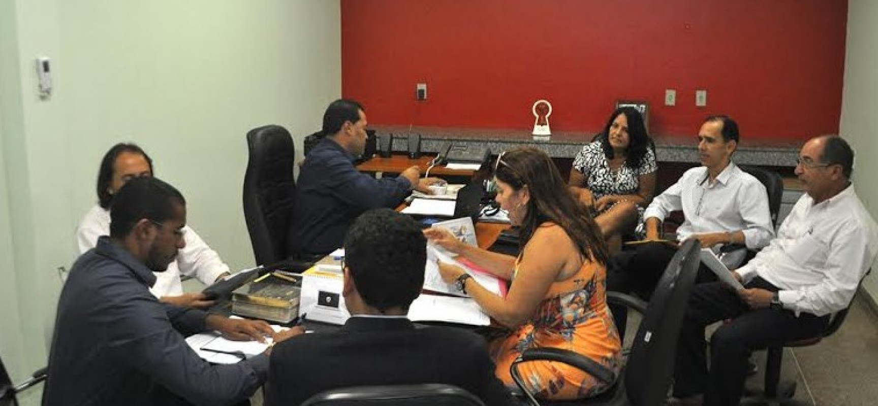 Prefeito de Ibicaraí anuncia medidas para pagamento de servidores