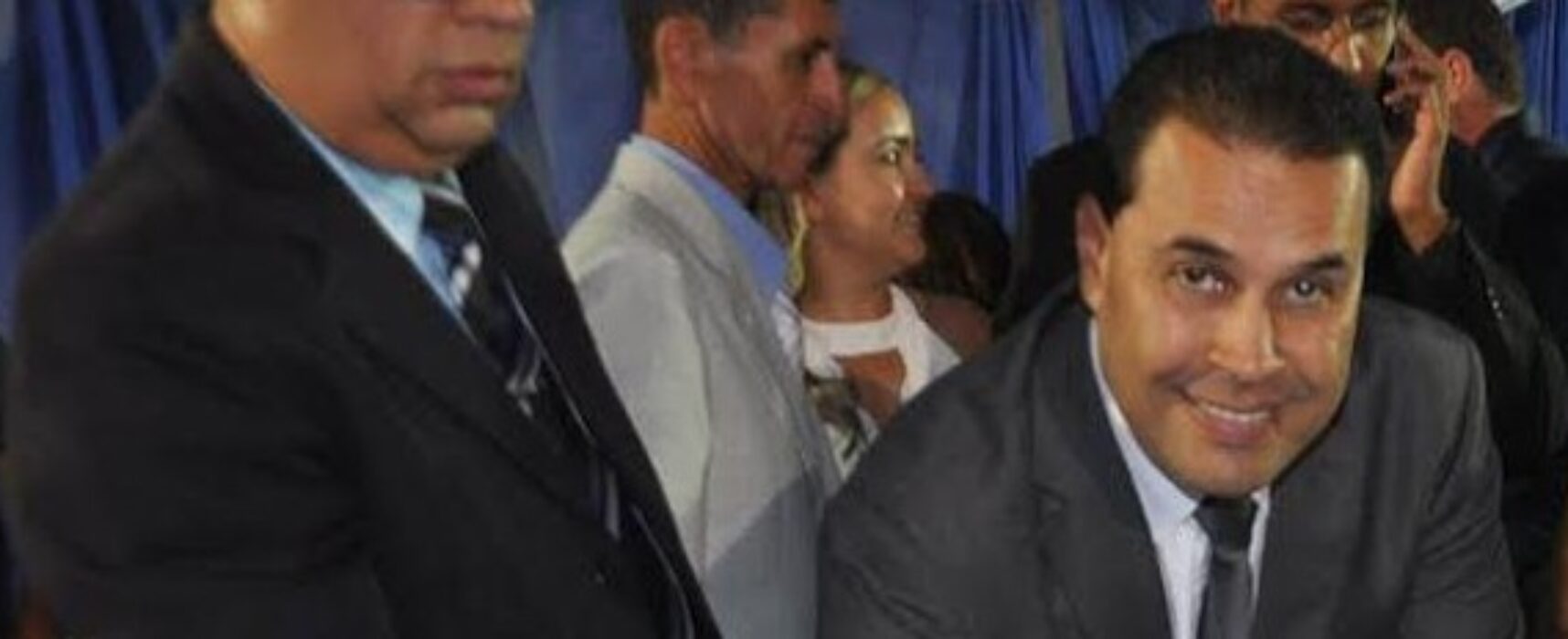 Prefeito de Ibicaraí autoriza pagamento da segunda parcela do 13º salário de parte dos funcionários