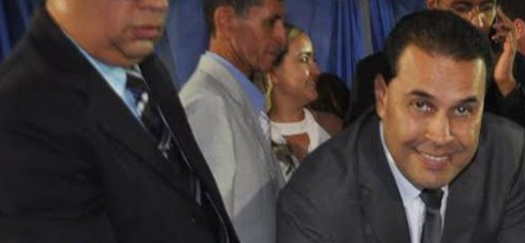 Prefeito de Ibicaraí autoriza pagamento da segunda parcela do 13º salário de parte dos funcionários