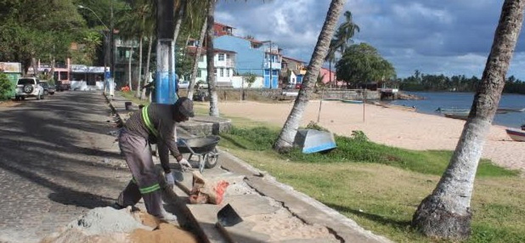 Prefeitura de Itacaré realiza obras de recuperação dos passeios da orla