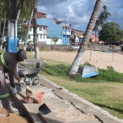 Prefeitura de Itacaré realiza obras de recuperação dos passeios da orla