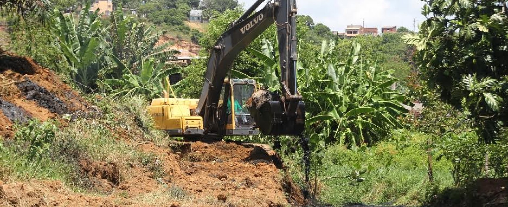 Prefeitura realiza limpeza dos canais do Malhado e da Urbis