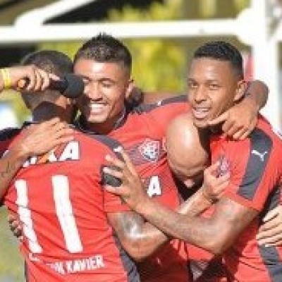 Com gol nos últimos minutos, Vitória bate o América-RN no Barradão