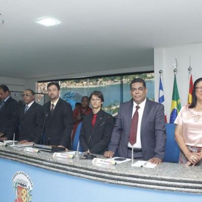 Com plenário cheio, câmara de Ilhéus inicia legislatura 2017-2020.