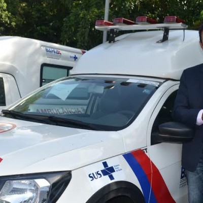 Prefeito de Ilhéus recebe nova ambulância para o município