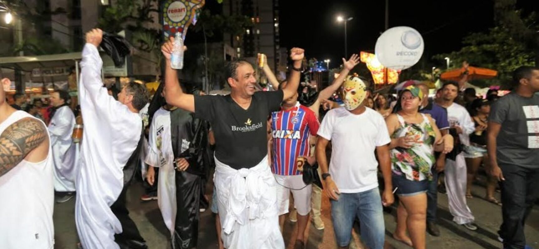 Bloco “Zé Pereira” toma conta das ruas do Pontal no Carnaval Espontâneo de Ilhéus