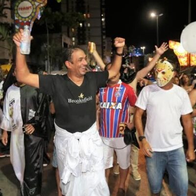 Bloco “Zé Pereira” toma conta das ruas do Pontal no Carnaval Espontâneo de Ilhéus