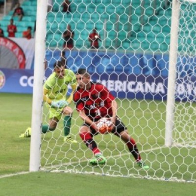 Vitória bate Bragantino e avança na Copa do Brasil