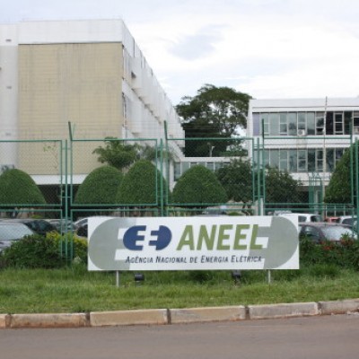 Aneel vai devolver imediatamente valores cobrados a mais na conta de luz