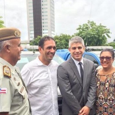 Deputada Ângela Sousa entrega viaturas policiais aos municípios