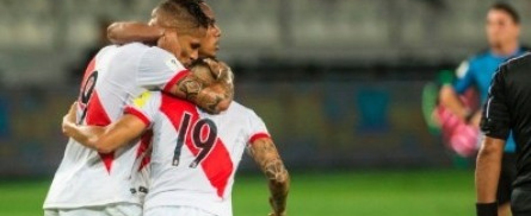 Guerrero decide, Peru bate Uruguai e classifica Brasil para a Copa 2018