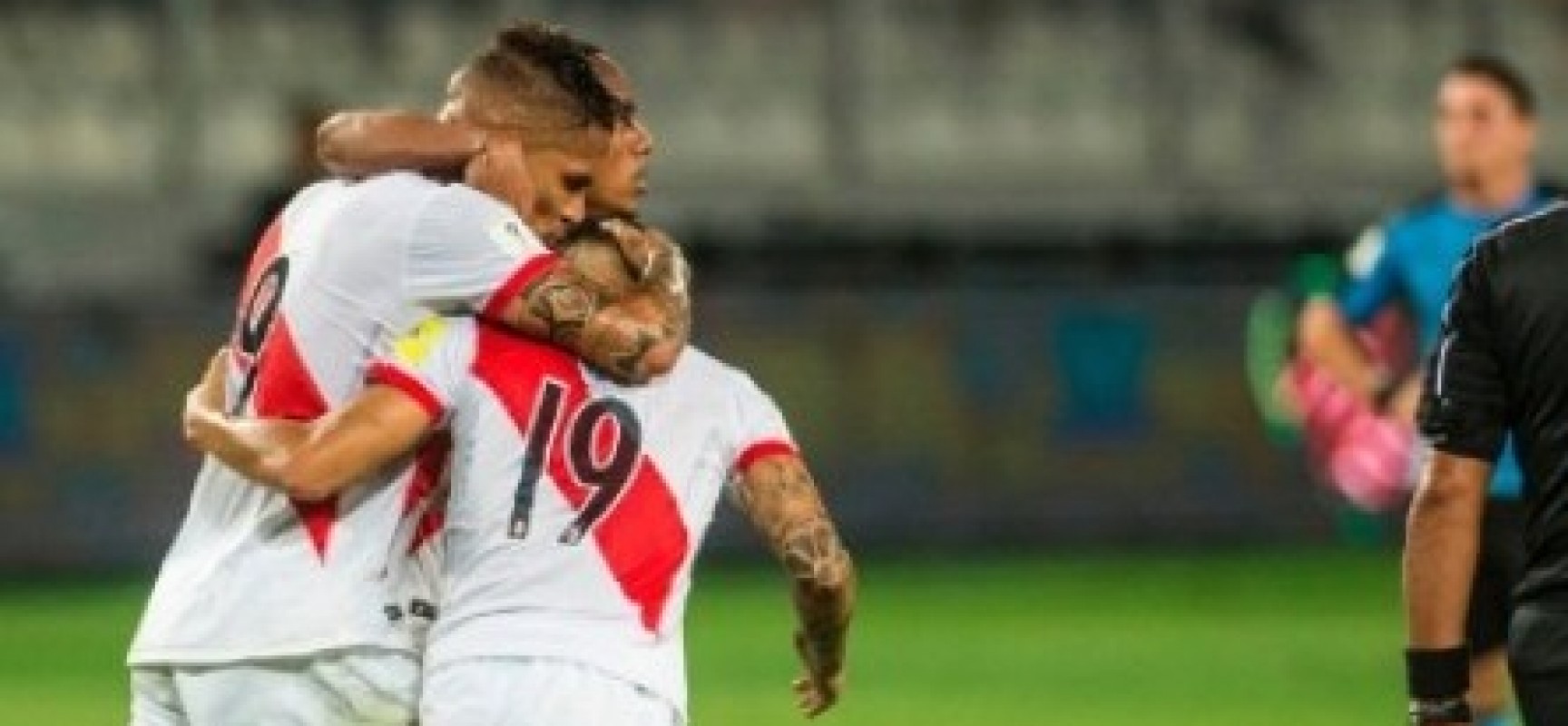 Guerrero decide, Peru bate Uruguai e classifica Brasil para a Copa 2018