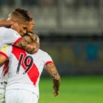 Guerrero decide, Peru bate Uruguai e classifica Brasil para a Copa 2018