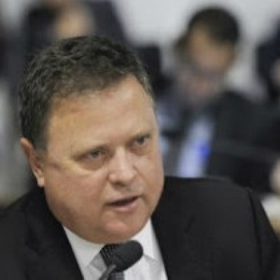Ministro promete transparência na divulgação dos resultados de testes em carnes