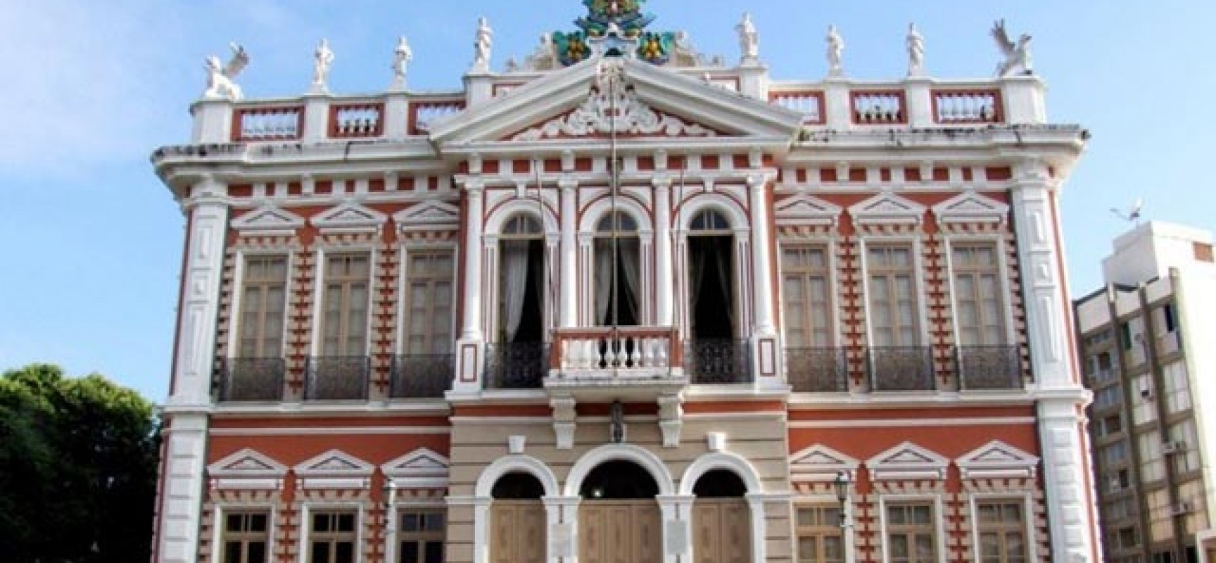 Prefeito de Ilhéus convoca aprovados em concurso público para área de Educação