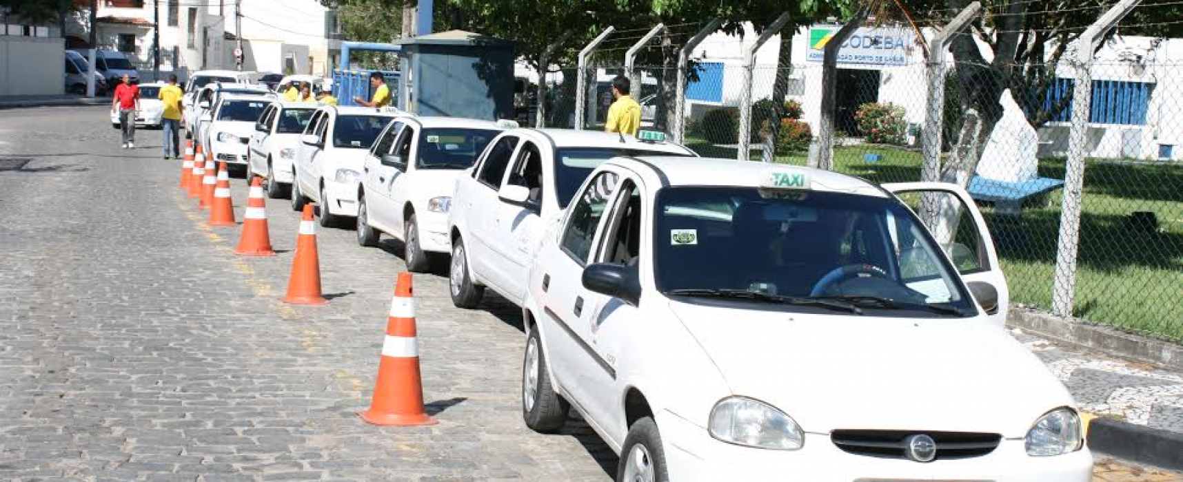 Prefeitura de Ilhéus convoca permissionários de táxi para renovação de alvarás