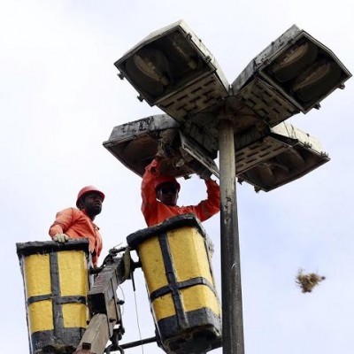 Prefeitura de Ilhéus notifica empresa responsável pela iluminação pública