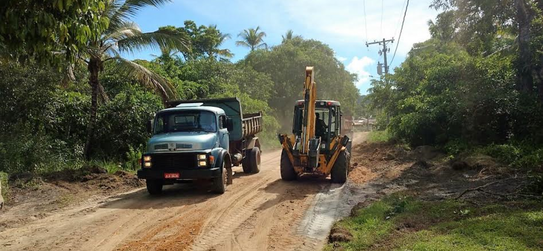 Seap realiza manutenção de estradas na zona rural, em Ilhéus