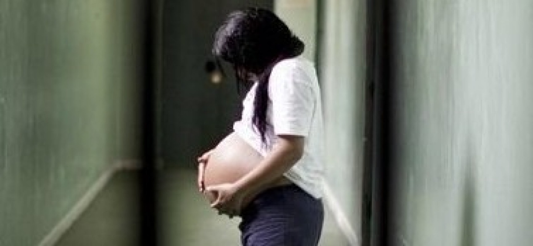 Senado aprova projeto de lei que impede uso de algemas em detentas na hora do parto
