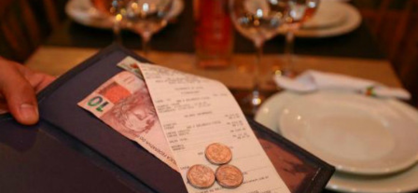 Temer sanciona sem vetos lei que regulamenta cobrança de gorjetas