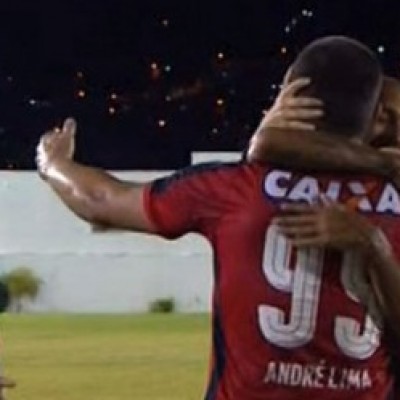 Vitória goleia Jacobina com time alternativo e mantém 100%