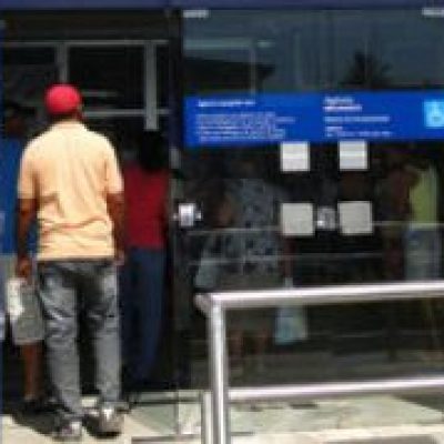 Caixa abre mais cedo até quarta-feira para saque de contas inativas do FGTS
