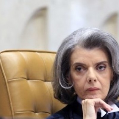 Cármen Lúcia defende reinserção de presos no mercado de trabalho