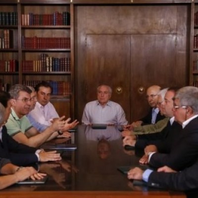 Deputados se reúnem com Temer e dizem que delações não afetam votação de reformas