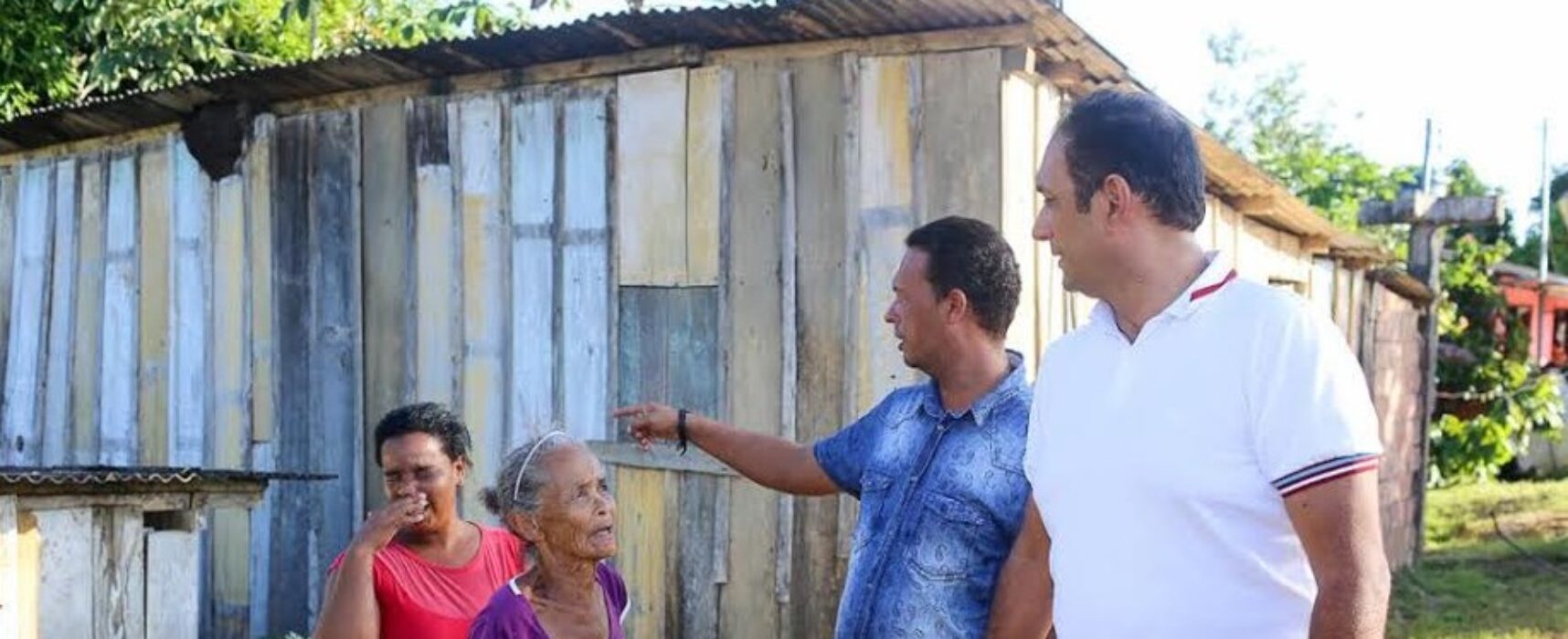 Em Ilhéus, famílias de Urucutuca que residem em casas de madeira vão ganhar moradias de alvenaria