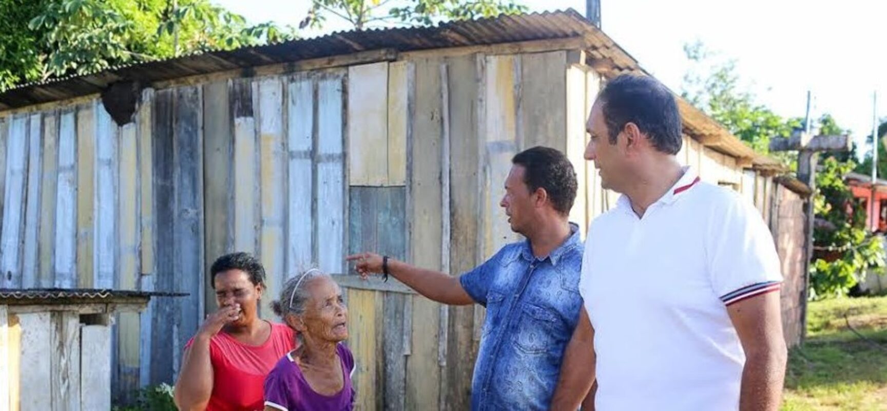 Em Ilhéus, famílias de Urucutuca que residem em casas de madeira vão ganhar moradias de alvenaria