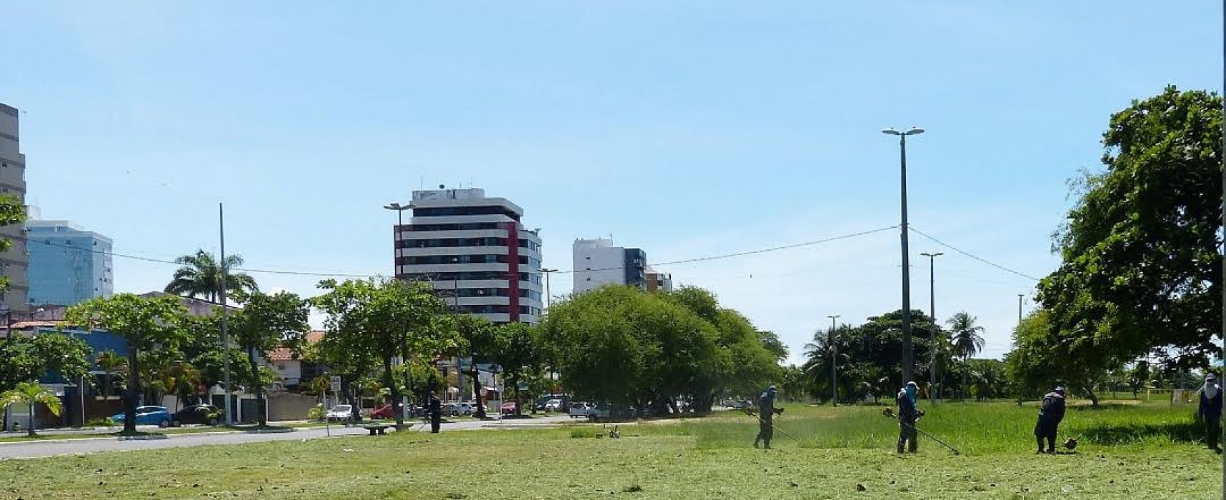 Extensão da Soares Lopes passa por manutenção de Parques e Jardins, em Ilhéus