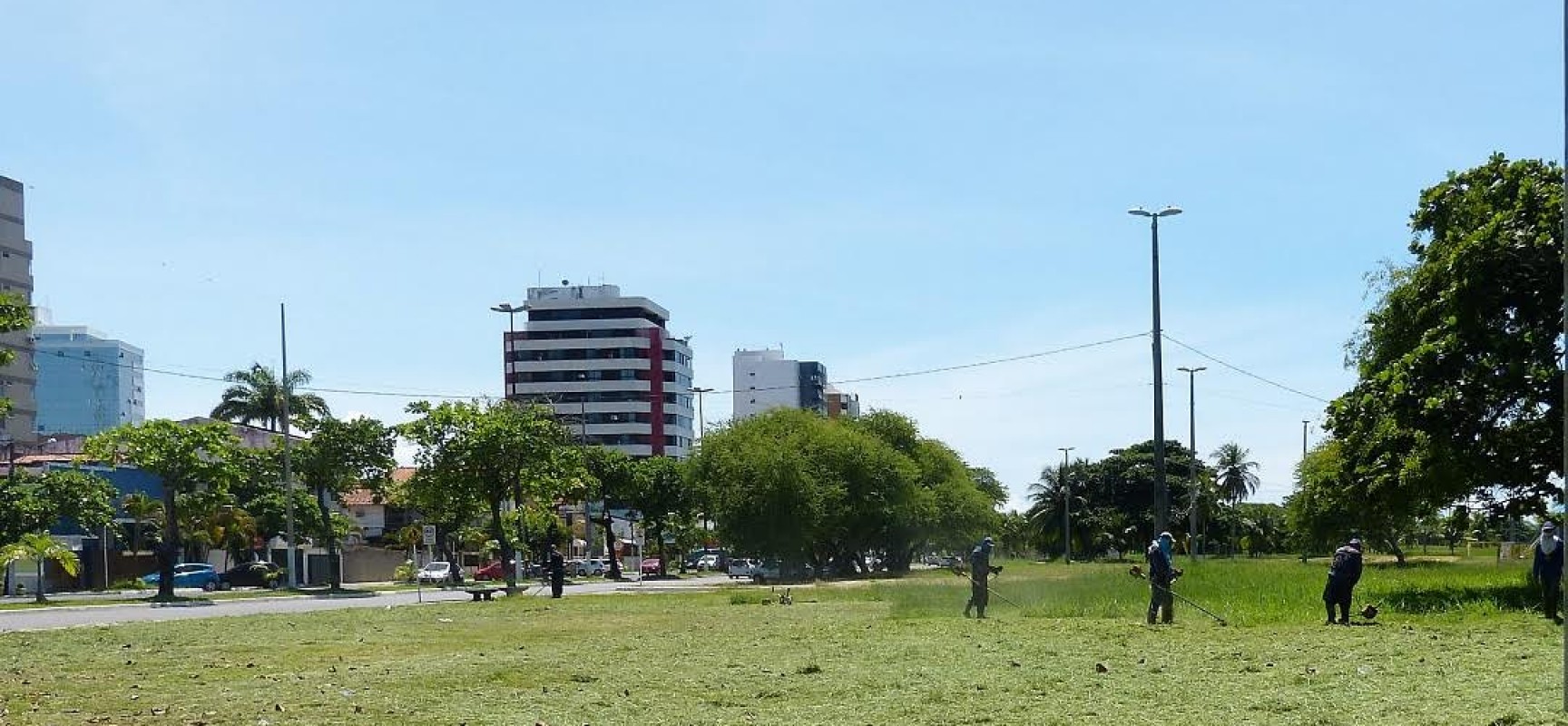 Extensão da Soares Lopes passa por manutenção de Parques e Jardins, em Ilhéus