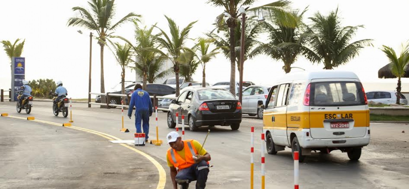 Iniciada etapa de sinalização horizontal na nova rotatória da Ilhéus-Olivença