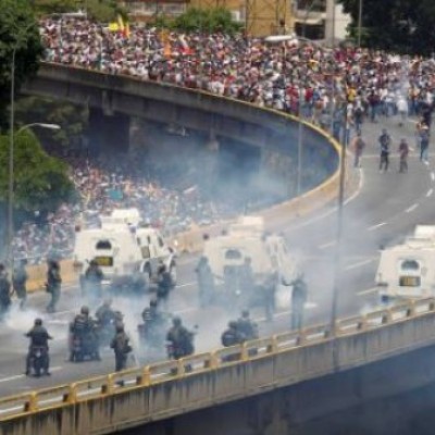 Manifestações na Venezuela terminam com pelo menos dois mortos