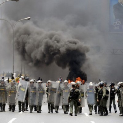 Manifestantes voltam a se enfrentar com forças de segurança da Venezuela