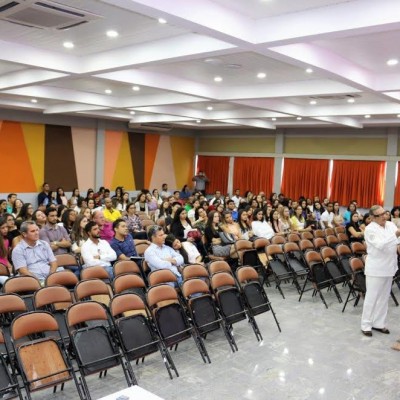Meeting de Odontologia da Faculdade de Ilhéus recebe José Mondelli, um destaque na estética odontológica no País