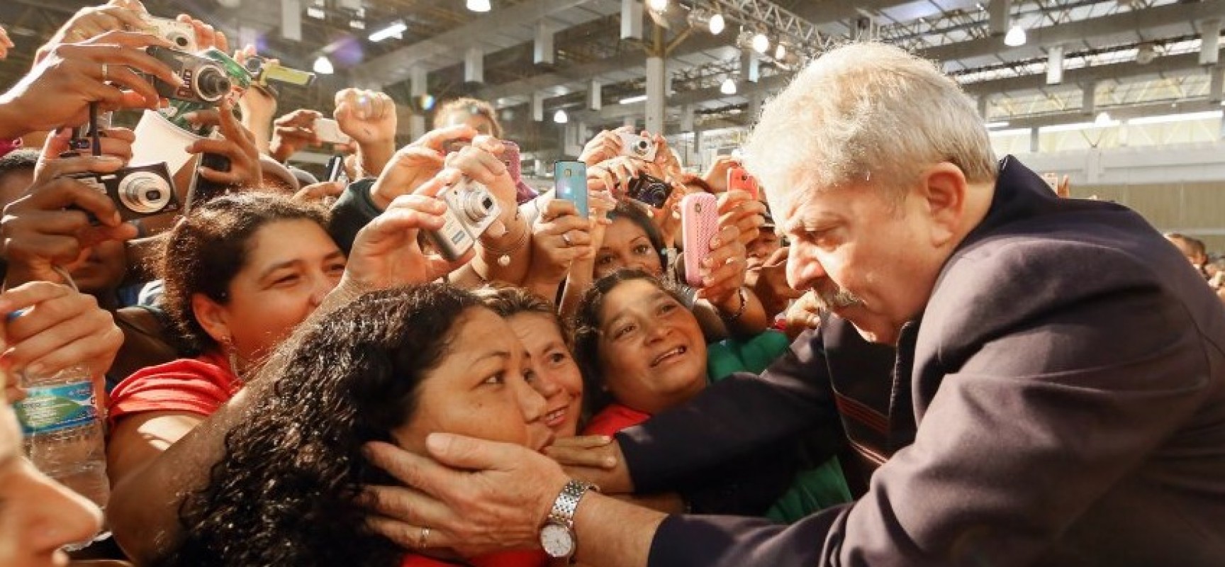 Lula tem enfrentado uma avalanche de acusações – sem prova – , na esteira do vazamento de delações premiadas, negociadas por réus em troca de liberdade