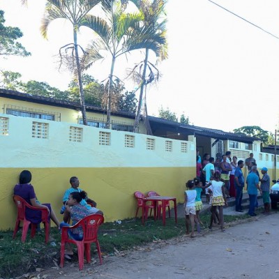 Prefeito visita distritos de Ilhéus e entrega escola recuperada em Vila Olímpio