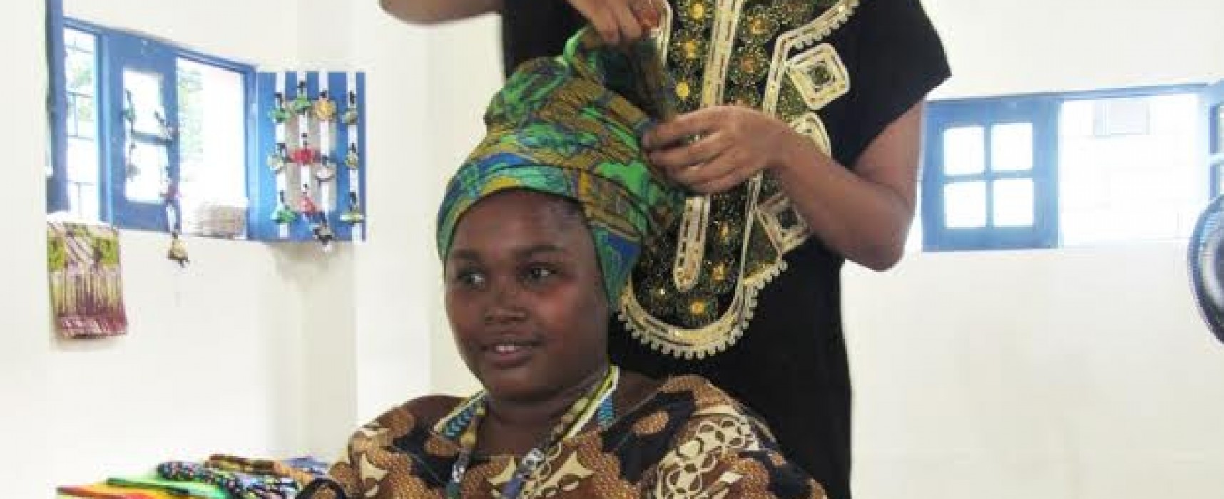 Projeto Otambí promove oficina gratuita de penteados afro e turbante