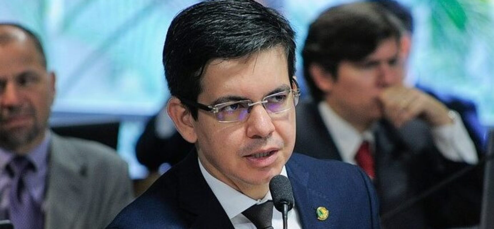 Senadores apresentam no STF notícia-crime contra Bolsonaro por prevaricação