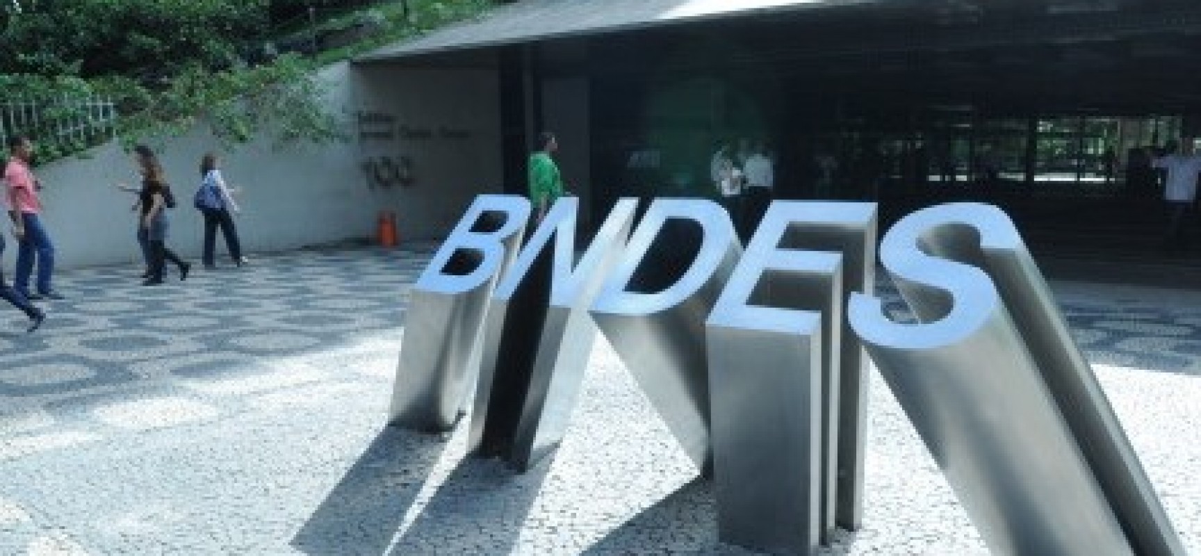 Recessão e Lava Jato elevam risco de inadimplência nos créditos do BNDES