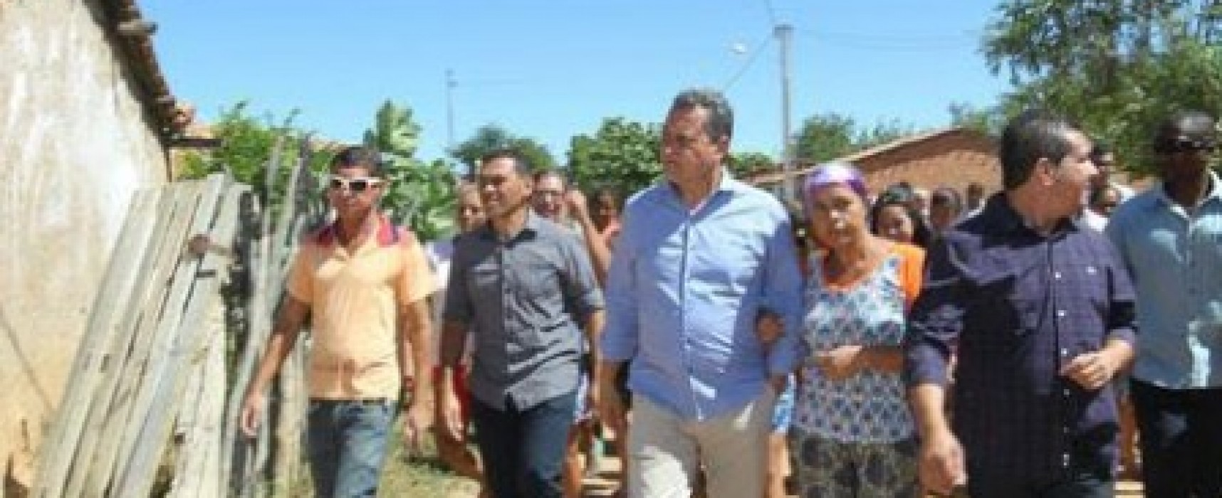 Rui visita Itaguaçu e entrega abastecimento de água