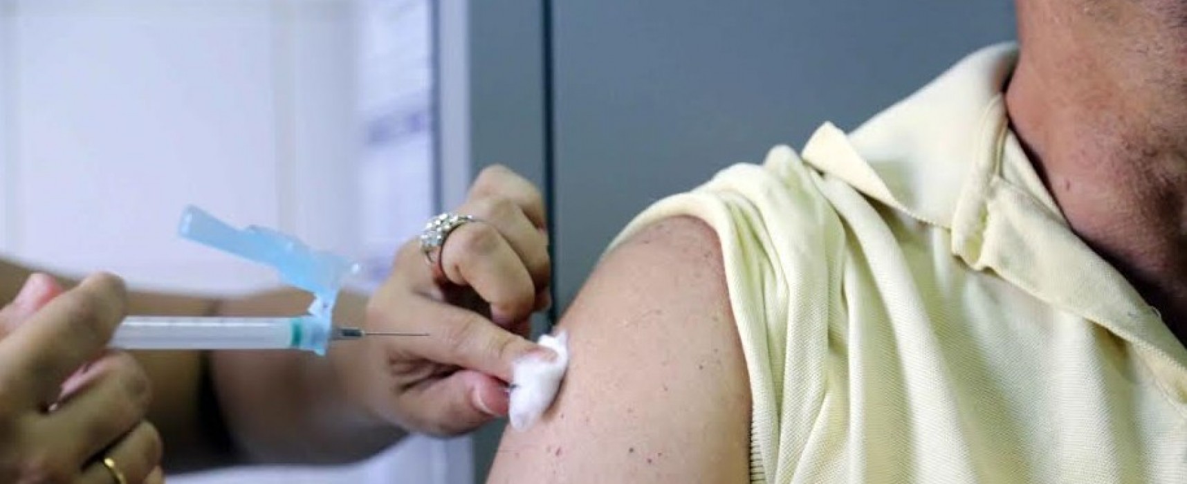 Vacinação contra Influenza começou hoje com atendimento a trabalhadores da saúde
